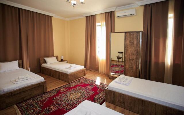 Bucha`s Guest House & Wine Cellar