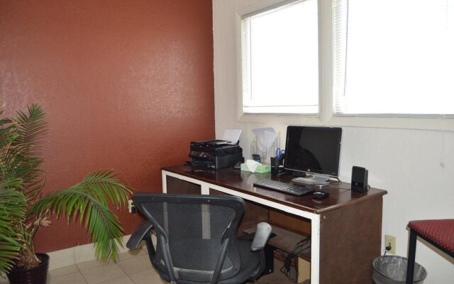 Regency Inn And Suites