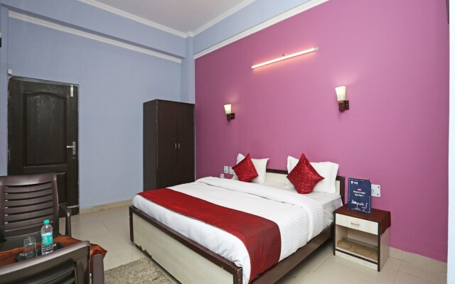 OYO 12784 Hotel Roomers
