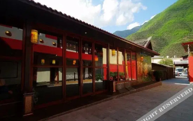 Jiuzhaigou is on the road hotel