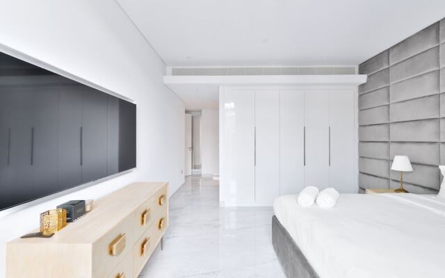 Luxury 2BR plus maids room in Bluewaters