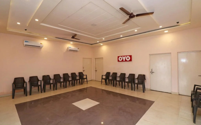 Hotel Hkj Sanskriti By OYO Rooms