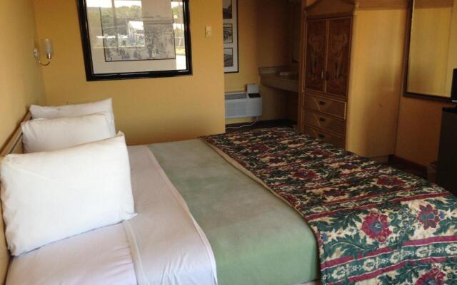 Super 8 by Wyndham Hazleton