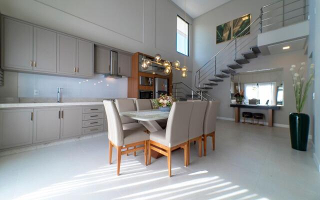 Apartamento 3 suítes c jacuzzi centro de Bombinhas