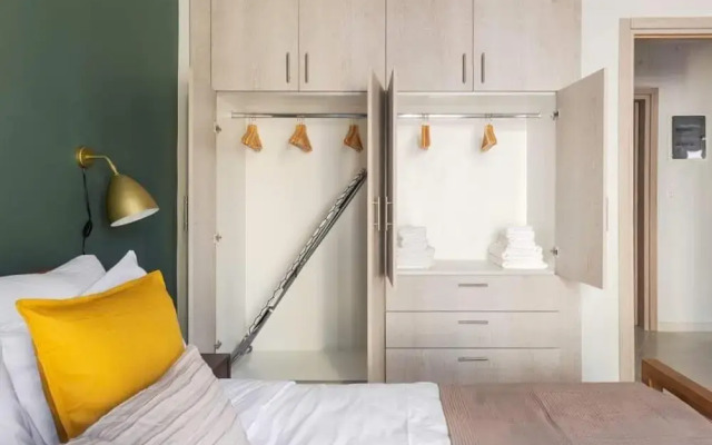 Classic Living 2 Bd Historic Mets Apt