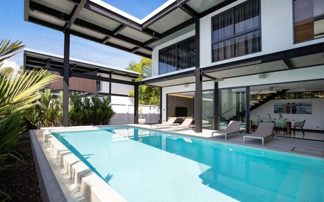 Stylish Salt Pool Villa Sunset Garden 5