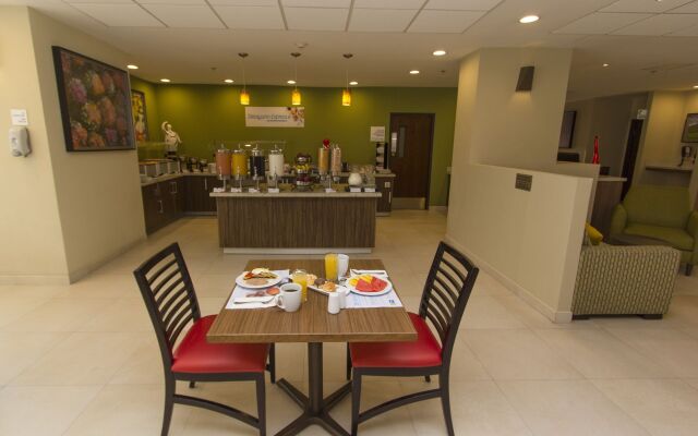 Holiday Inn Express Guadalajara Aeropuerto by IHG