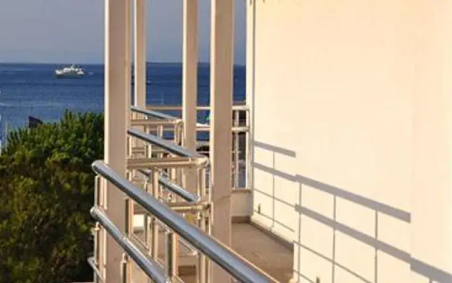 Liona Butikhan Beach