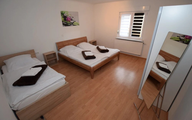 AB Apartment 25
