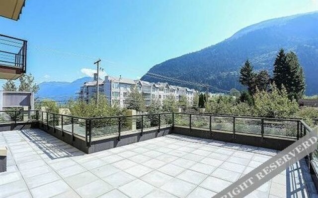 Harrison Lake View Suites