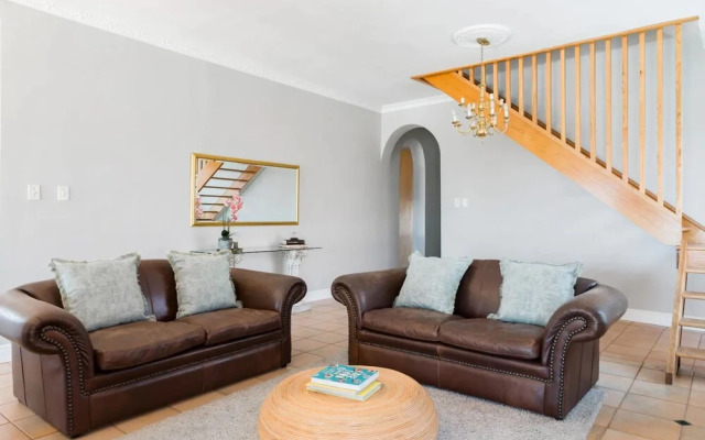 3 Bedroom Hilltop Home With Spectacular Views