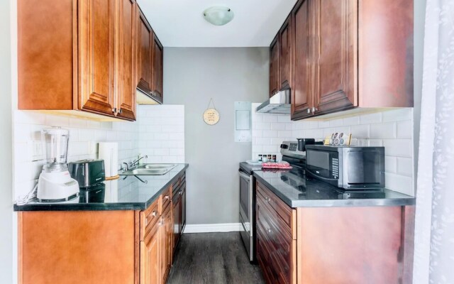 Stunning 2BR - King Bed Apt - Central Location