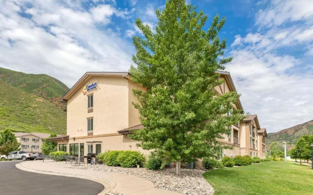 Quality Inn & Suites On the River