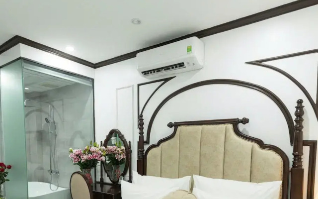 Royal Hotel Me Tri Ha