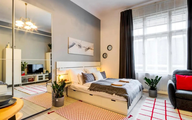 BpR Pyvo Street Home with balcony