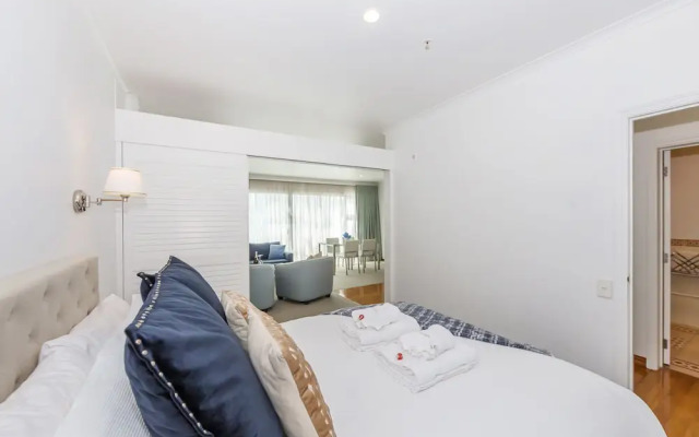 Elegant 2BR Princes Wharf Apartment