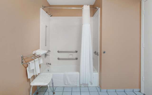Super 8 by Wyndham Bastrop TX