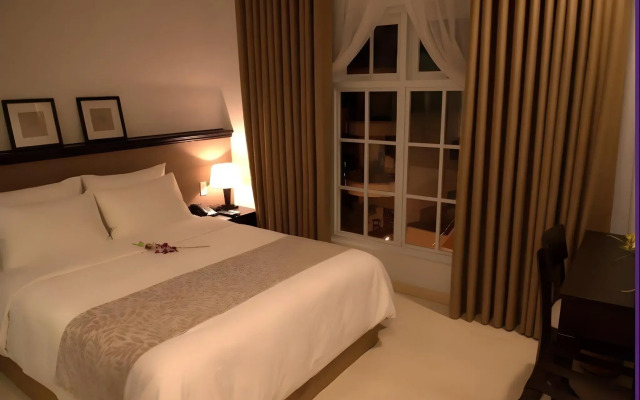 The Alcove Library Hotel