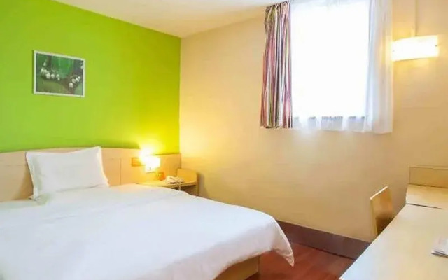 7Days Inn Chain Hotel (Shaoguan Fengcai Building Pedestrian Street)