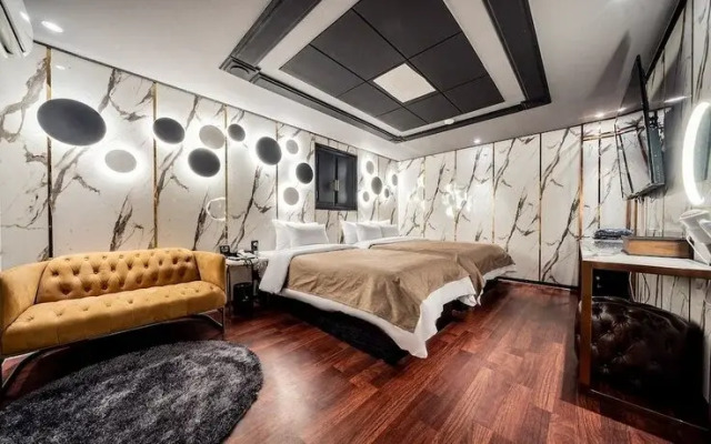 Hongdae The Gray Hotel