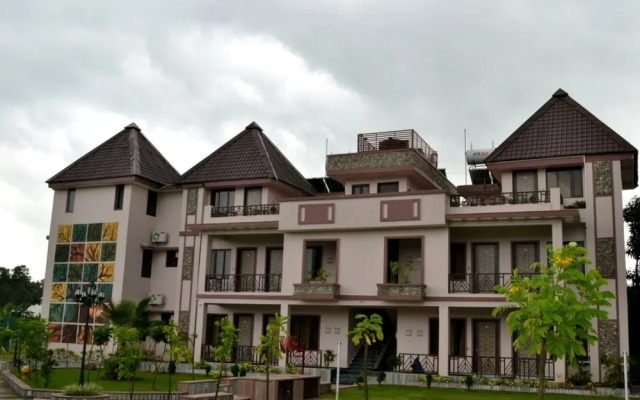 Pyramid Home Divine By 1589 Hotels