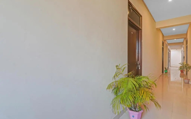 Collection O 87450 Hotel Olivia In