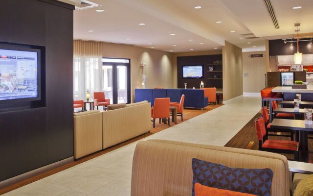 Courtyard by Marriott Charlotte Airport North