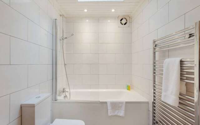 Spacious, Bright 3 Bed In South Kensington