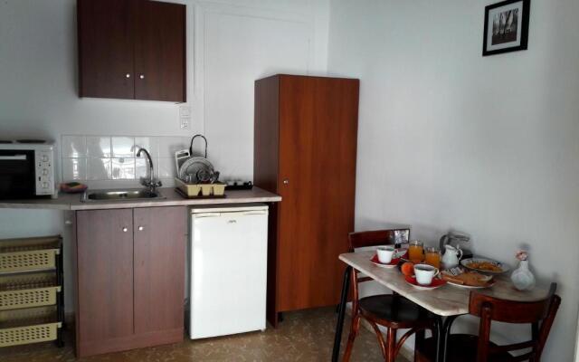 Rooms-Studio Anagnostou