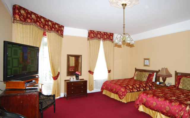 Queen Anne Hotel