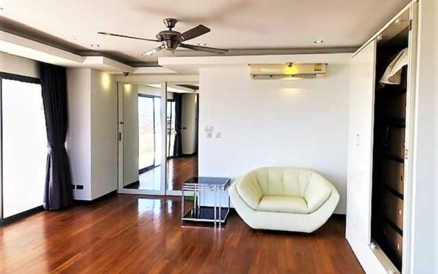 20th Floor 2-bed Condo With Stunning Views