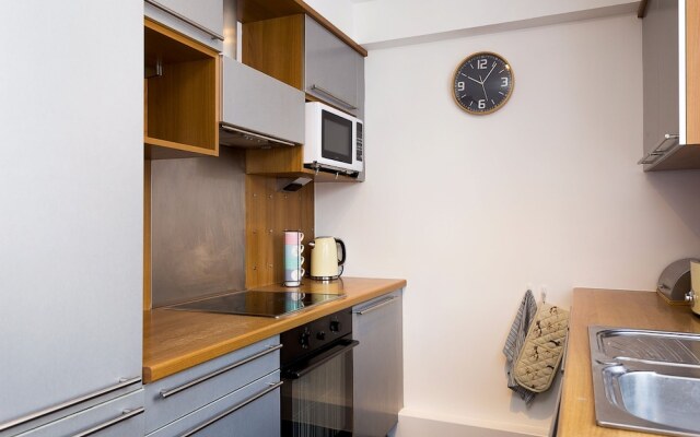 Spacious & Modern 3 Bedroom Apt Near Canary Wharf