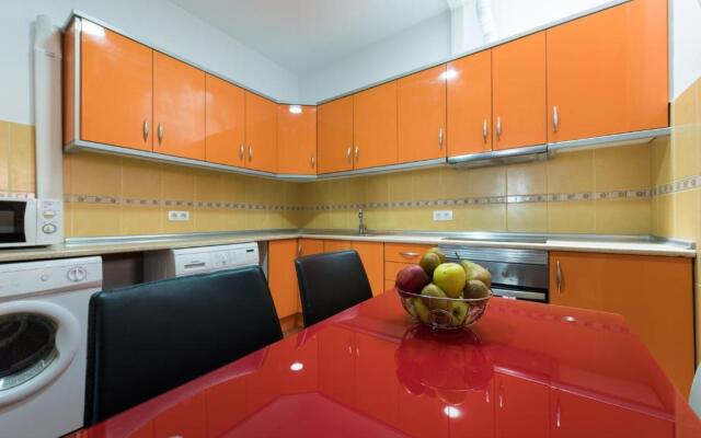 Private Solarium - 2BR House Near the Airport