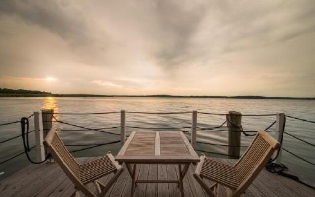 Komfort-Hausboote am Naturhafen Krummin