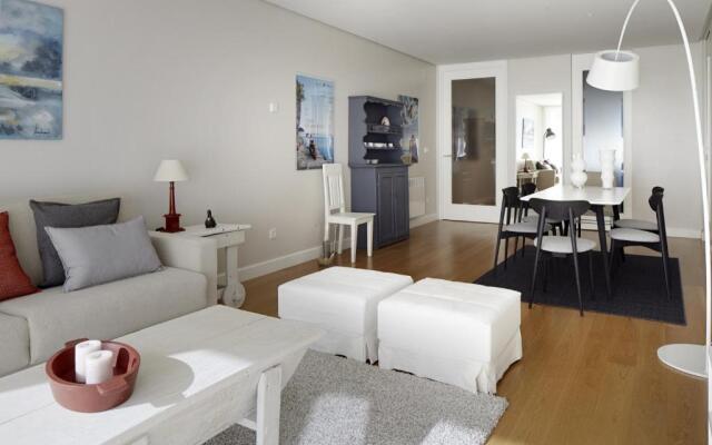 Black & White 3 Apartment by Feelfree Rentals