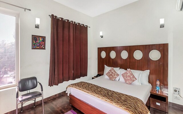 OYO 388 Hotel Signature leaf