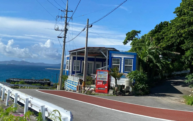 Sesoko Terrace　瀬底大橋を渡りすぐ左手に,ビーチへ徒歩2分眺めのいい小さい可愛い家 – Outside – Motobu