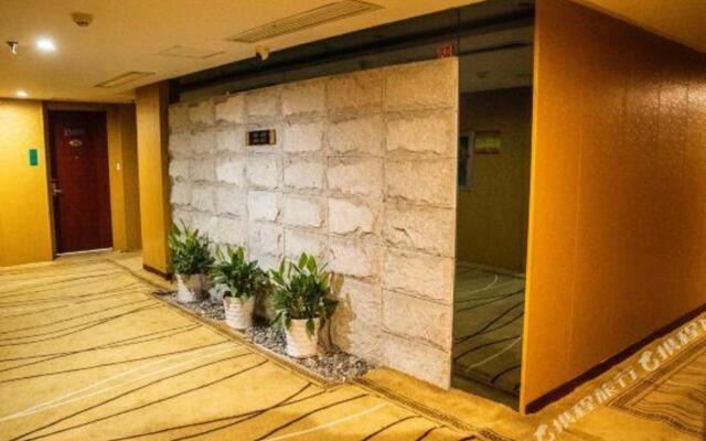 Yarvard Holiday Hotel