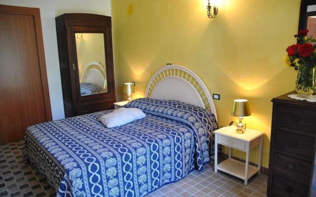 Meridiana Holiday House With Shared Swimming Pool