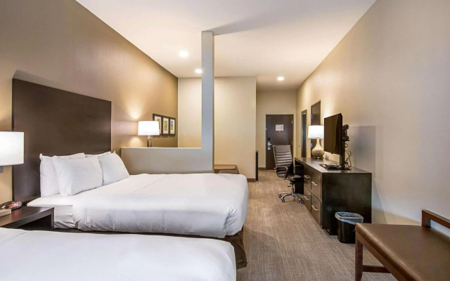 Comfort Suites Wooster near University Campus