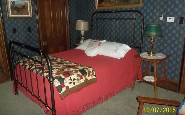 Stauer House B & B