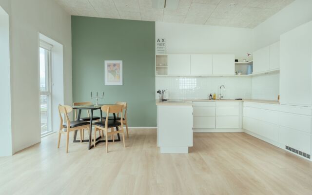 Delightful 2 Bedroom Apt | Balcony | Parking