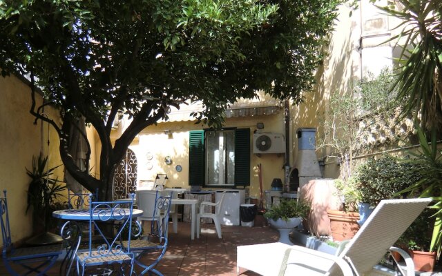 Villetta Con Giardino a Viareggio
