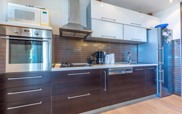 Beautiful Home in Makarska With Wifi and 4 Bedrooms