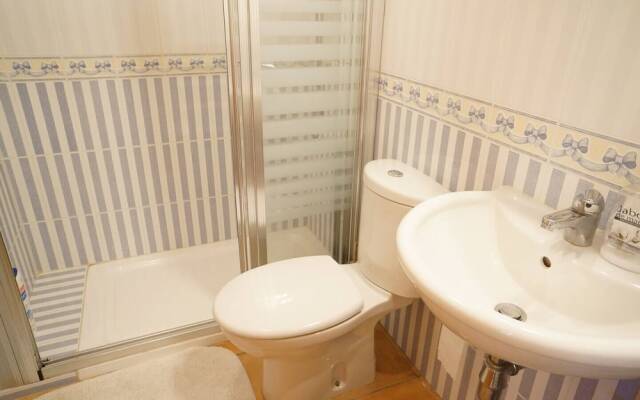 La Alcazaba - 3 bed apt With Communal Pool