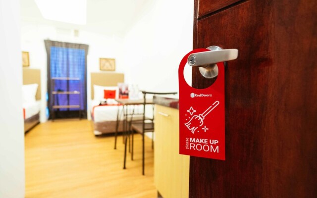 RedDoorz Plus near Commonwealth Regalado
