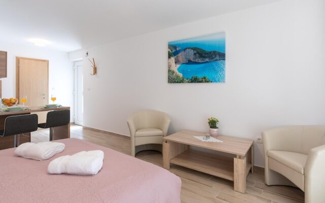 Studios And Room Solis Ideal For Couples