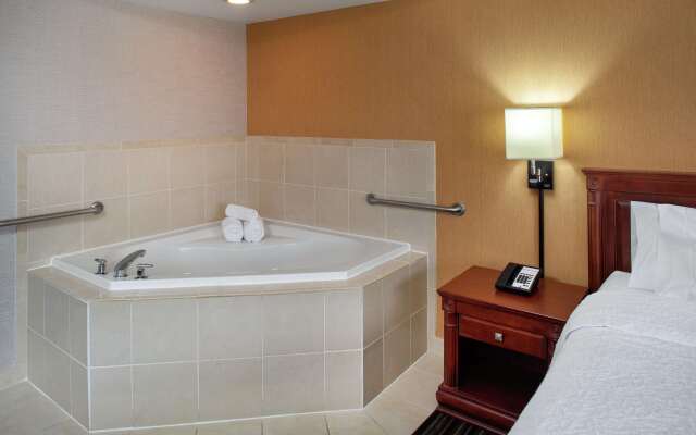 Hampton Inn & Suites By Hilton Toronto Airport