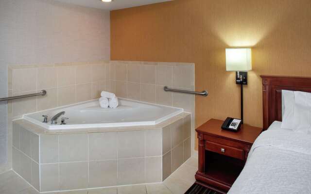 Hampton Inn & Suites by Hilton Toronto Airport