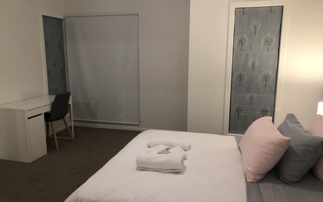 Apple House Tarneit North